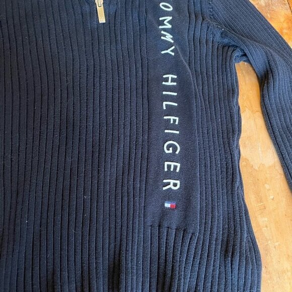 2/40$ Tommy Hilfiger Y2K size medium black ans white long sleeve - Picture 2 of 7
